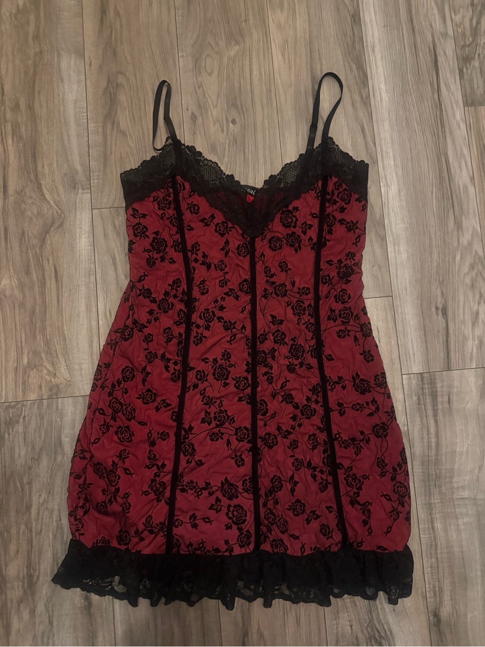 Y2k Wet Seal Red and Black Floral Lace dress